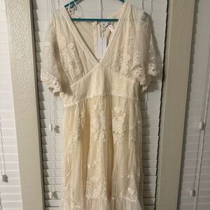 Lace V-Neck Maxi Dress in Soft Cream